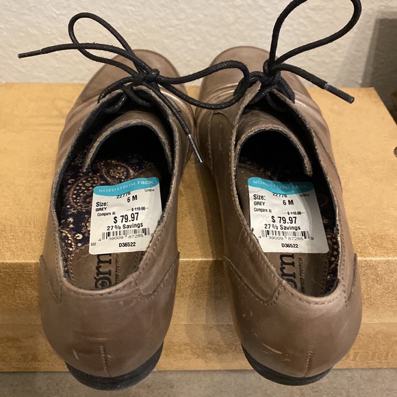 Born Women’s Oxford shoe Devon Grey/Taupe size 6, NWB, never been worn - Picture 5 of 6